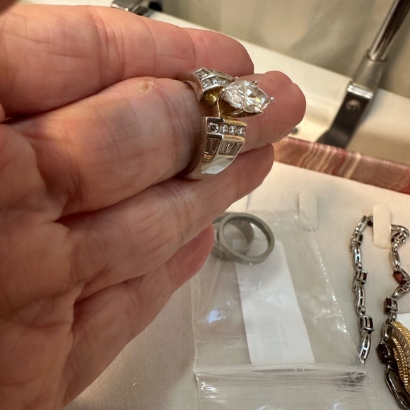 🌻Sophisticated Silver Ring with Marquise Diamond and Geometric Design - Picture 6 of 7